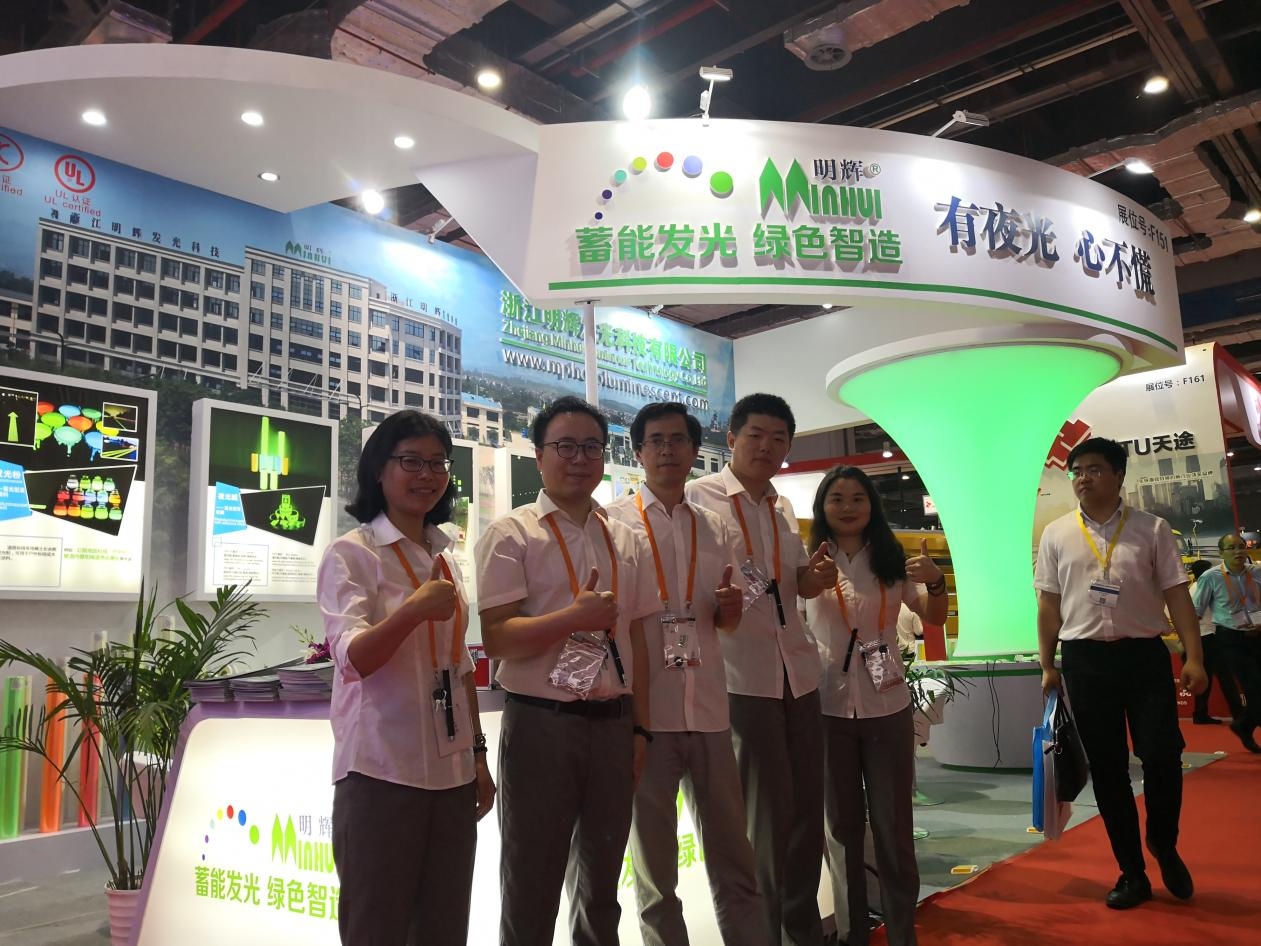 Equipo de MINHUI en ferias